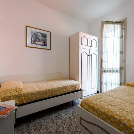 Charming Townhouse With Garden And Pool Apartment