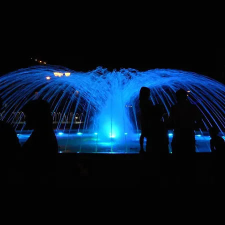 Charming Townhouse With Garden And Pool Apartamento