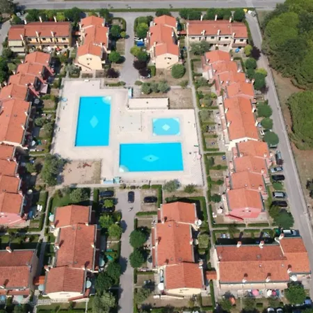Appartamento Charming Townhouse With Garden And Pool